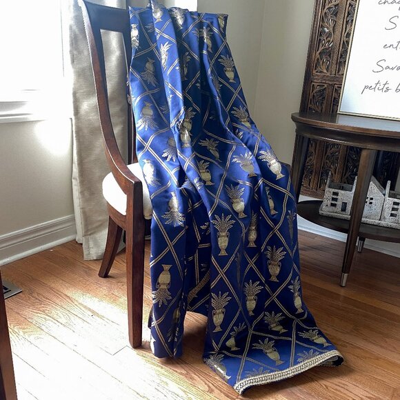 🎬✨Tv Show “UMBRELLA ACADEMY ” - (Set of x2) Custom Drapes -The Handler Office - Picture 1 of 11